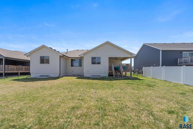 610 Hillside St Street, Harrisburg, SD 57032