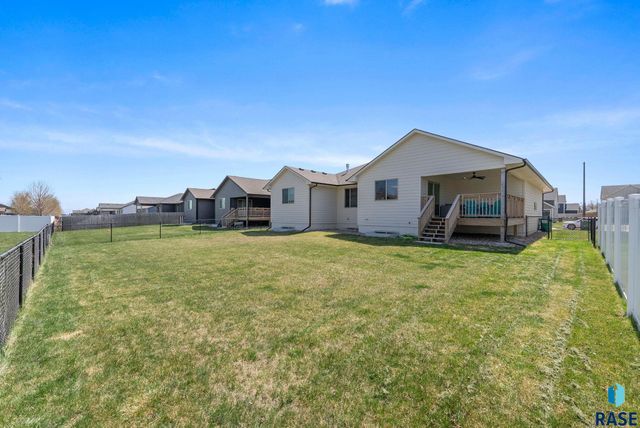 610 Hillside St Street, Harrisburg, SD 57032