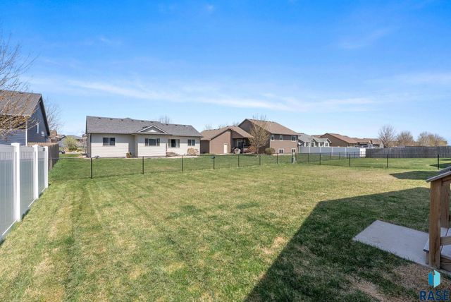 610 Hillside St Street, Harrisburg, SD 57032