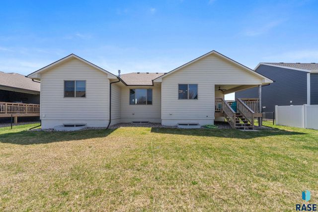 610 Hillside St Street, Harrisburg, SD 57032
