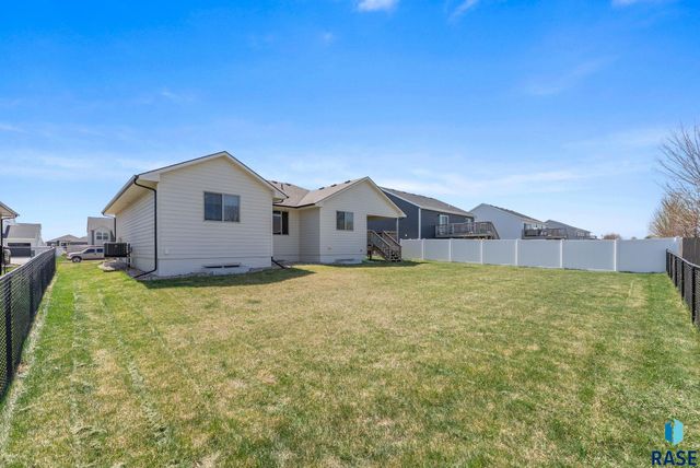 610 Hillside St Street, Harrisburg, SD 57032