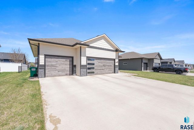 610 Hillside St Street, Harrisburg, SD 57032