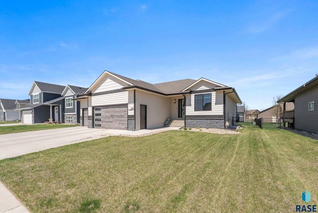 610 Hillside St Street, Harrisburg, SD 57032