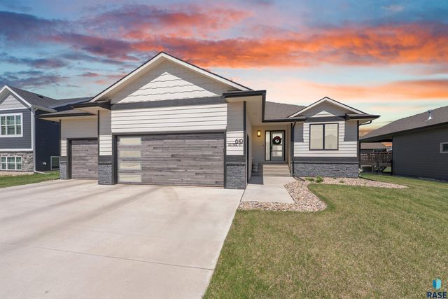 610 Hillside St Street, Harrisburg, SD 57032