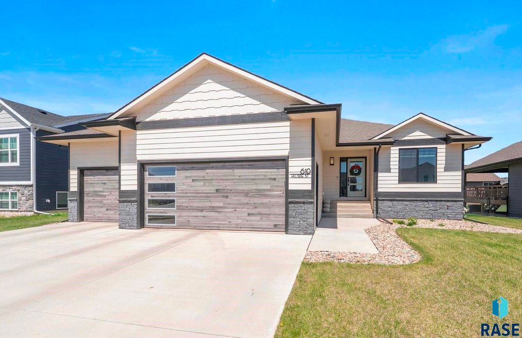 610 Hillside St Street, Harrisburg, SD 57032