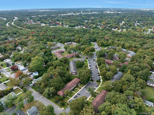 105 Newbrook Lane 105, Bay Shore, NY 11706