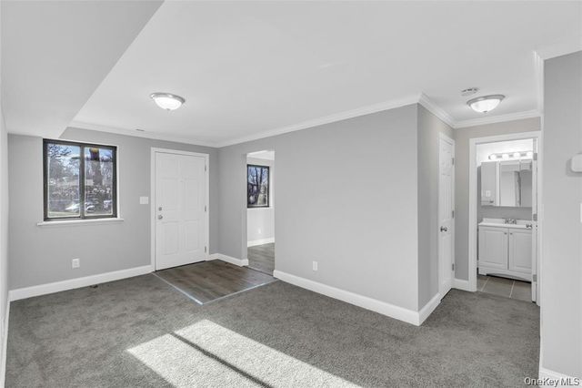 105 Newbrook Lane 105, Bay Shore, NY 11706
