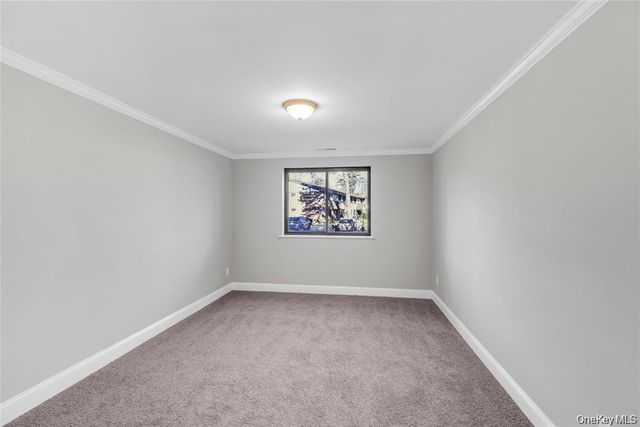 105 Newbrook Lane 105, Bay Shore, NY 11706
