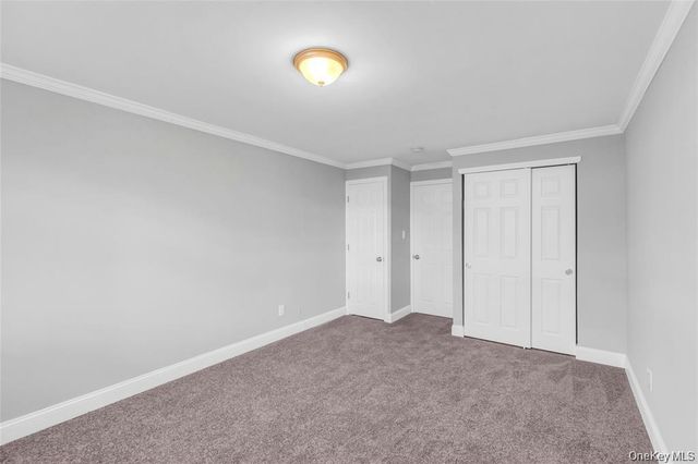 105 Newbrook Lane 105, Bay Shore, NY 11706