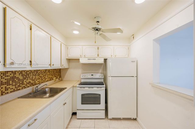 303 Preston H 303, Boca Raton, FL 33434