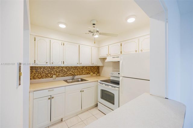 303 Preston H 303, Boca Raton, FL 33434