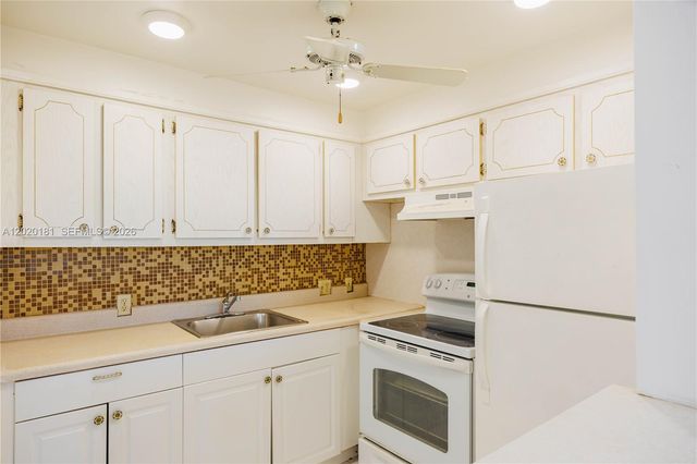 303 Preston H 303, Boca Raton, FL 33434