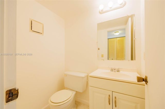 303 Preston H 303, Boca Raton, FL 33434