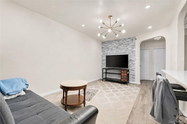 25-22 45th Street 1, Astoria, NY 11103