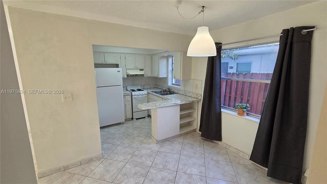 2420 Johnson St 104, Hollywood, FL 33020