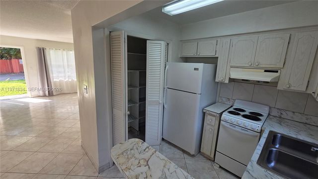 2420 Johnson St 104, Hollywood, FL 33020