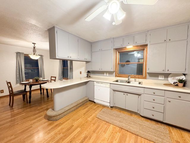 606 Morningside Drive, Worthington, MN 56187