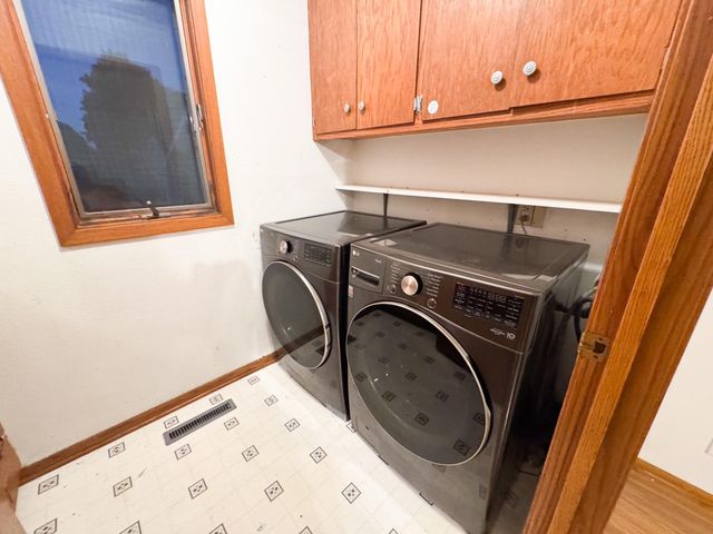 606 Morningside Drive, Worthington, MN 56187