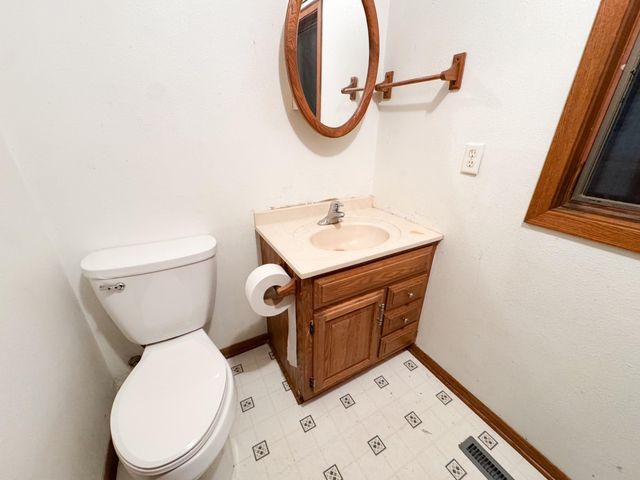 606 Morningside Drive, Worthington, MN 56187