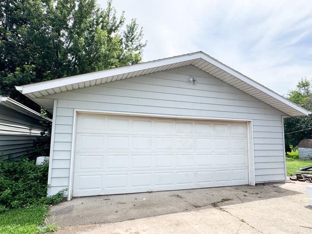 606 Morningside Drive, Worthington, MN 56187