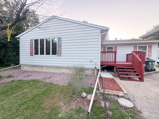 606 Morningside Drive, Worthington, MN 56187