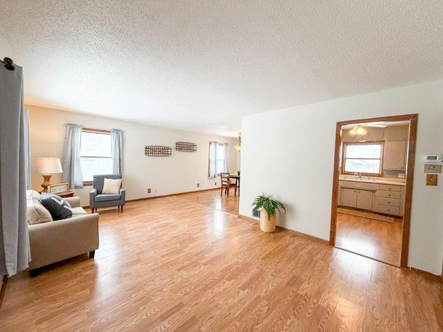 606 Morningside Drive, Worthington, MN 56187