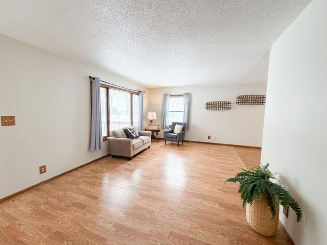 606 Morningside Drive, Worthington, MN 56187