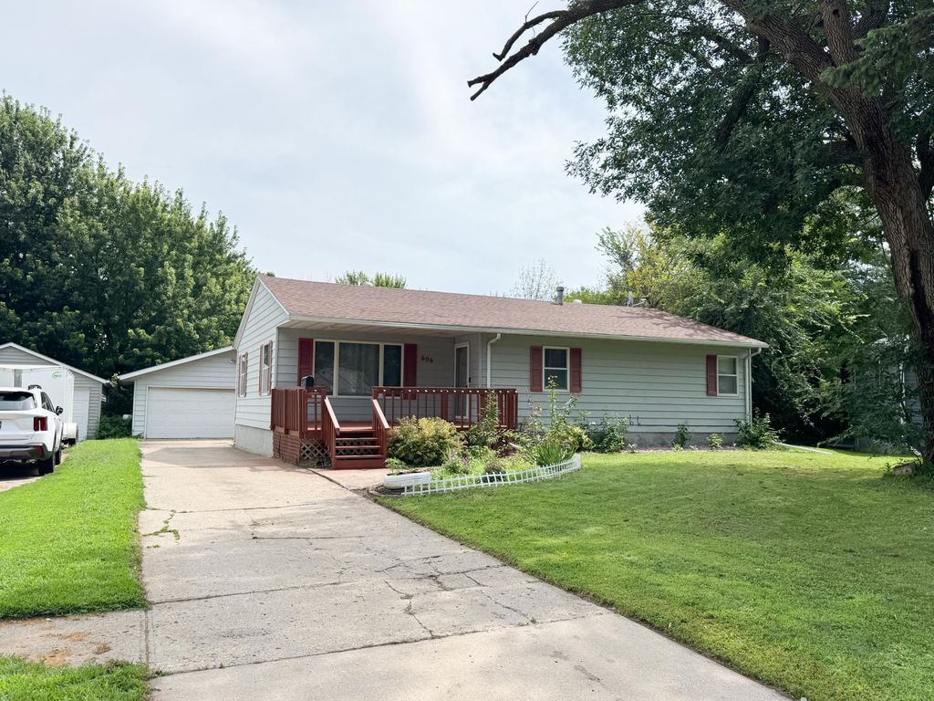 606 Morningside Drive, Worthington, MN 56187