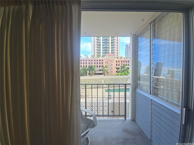 818 S King Street 605, Honolulu, HI 96813