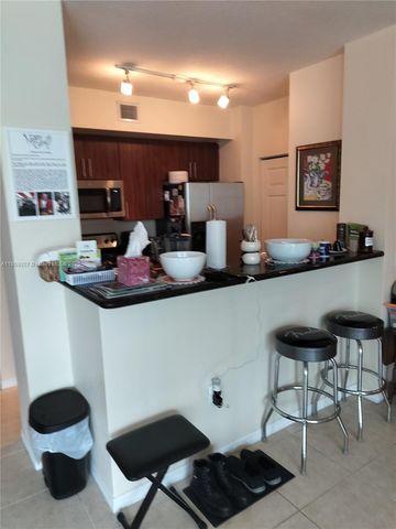 2421 NE 65th St 403, Fort Lauderdale, FL 33308
