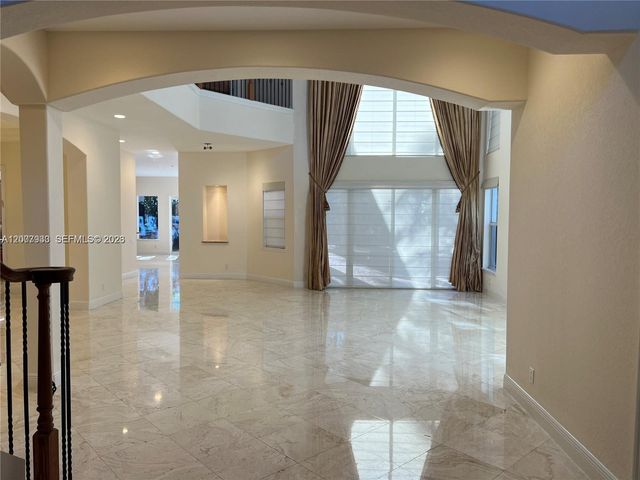 19471 NE 14th Ct ., Miami, FL 33179