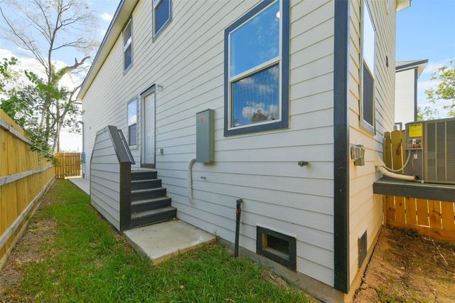 8713 Southwark Street B, Houston, TX 77028