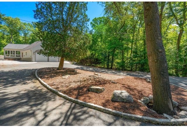 118 Newton St 118, Weston, MA 02493
