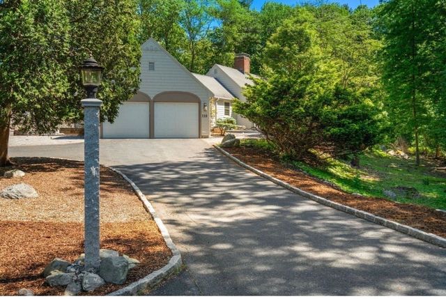 118 Newton St 118, Weston, MA 02493