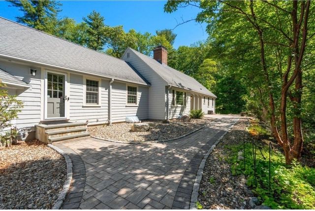 118 Newton St 118, Weston, MA 02493