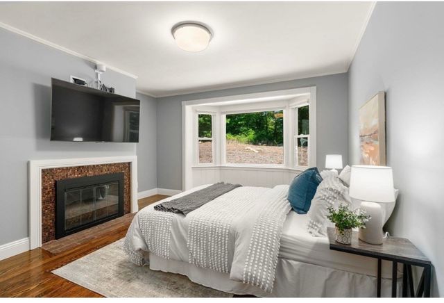 118 Newton St 118, Weston, MA 02493