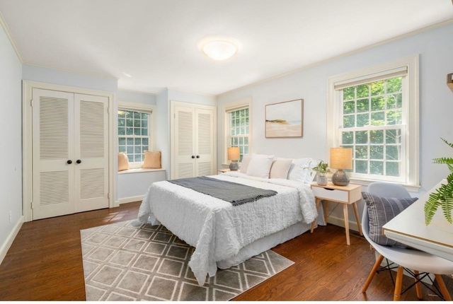 118 Newton St 118, Weston, MA 02493