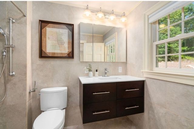 118 Newton St 118, Weston, MA 02493