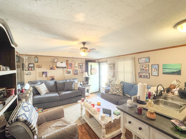 2634 Pleasant Grove Rd, Westmoreland, TN 37186
