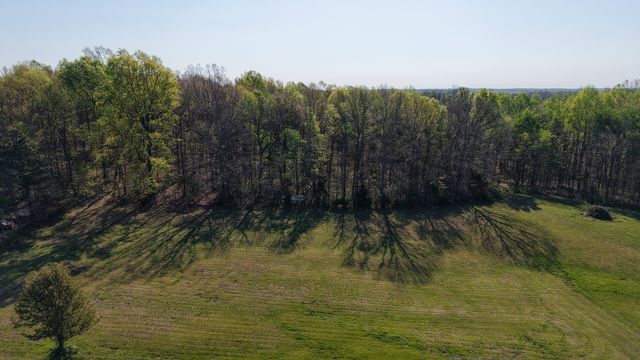 2634 Pleasant Grove Rd, Westmoreland, TN 37186