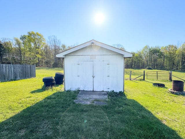 2634 Pleasant Grove Rd, Westmoreland, TN 37186