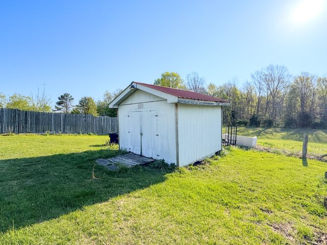 2634 Pleasant Grove Rd, Westmoreland, TN 37186