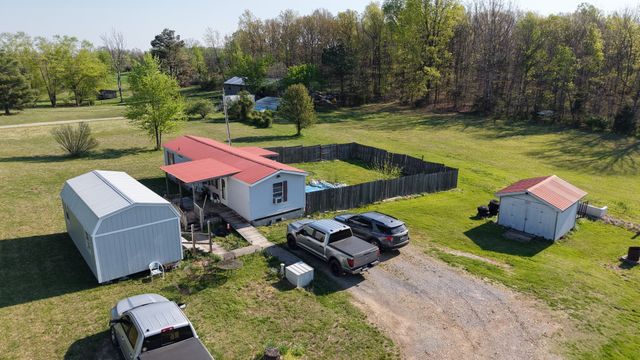 2634 Pleasant Grove Rd, Westmoreland, TN 37186