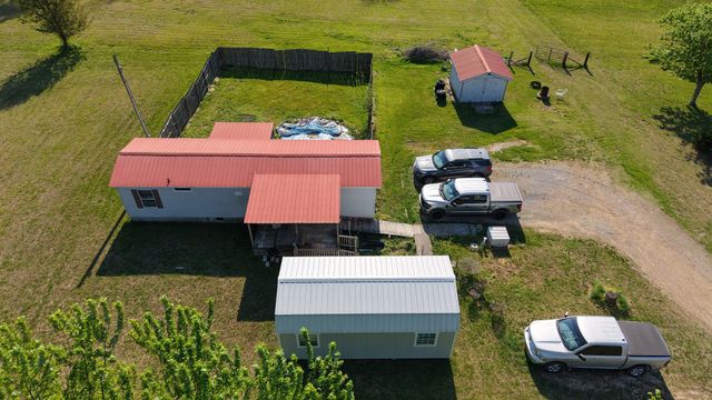 2634 Pleasant Grove Rd, Westmoreland, TN 37186