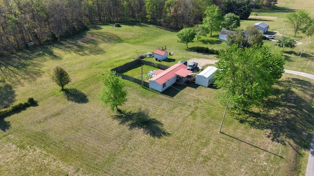 2634 Pleasant Grove Rd, Westmoreland, TN 37186