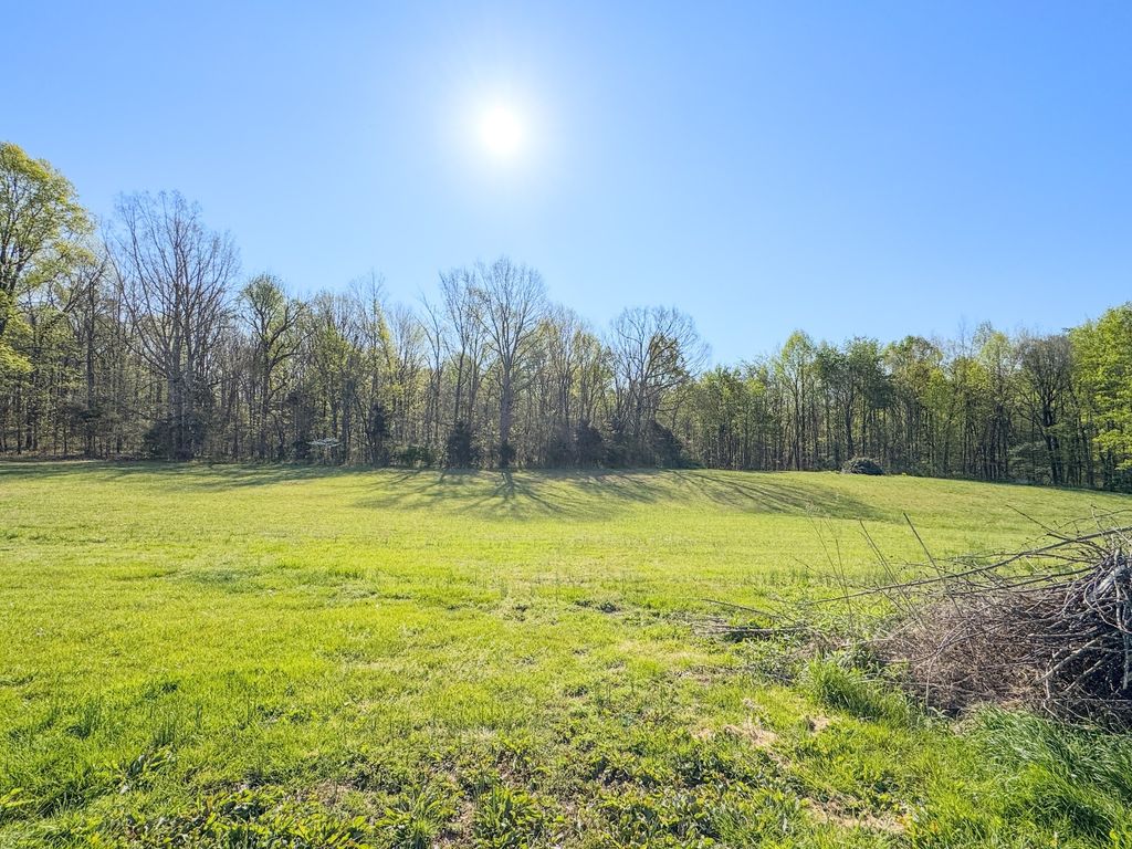 2634 Pleasant Grove Rd, Westmoreland, TN 37186