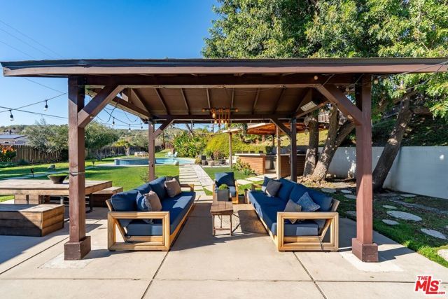 26255 Hatmor Drive, Calabasas, CA 91302