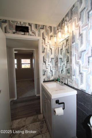 226 Flamingo Dr, Louisville, KY 40218