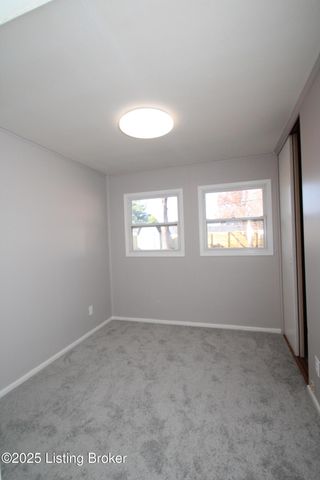 226 Flamingo Dr, Louisville, KY 40218