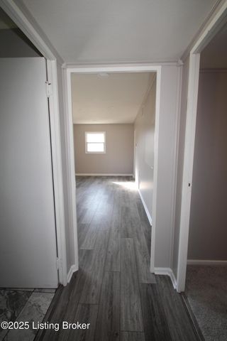 226 Flamingo Dr, Louisville, KY 40218